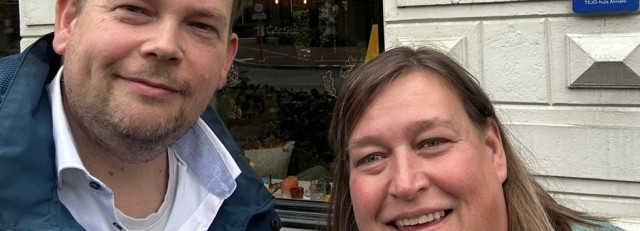 Vanessa en Gerrit Jan bij het TEJO Huis - bewerkt.jpg