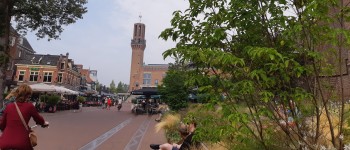 Stadhuis en winkelstraat.jpg